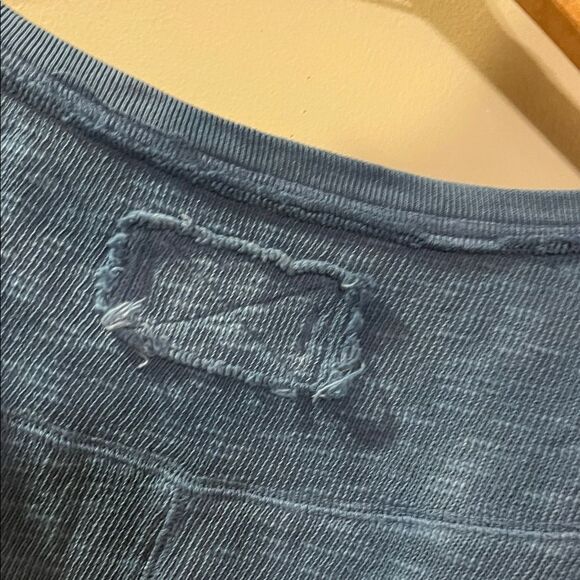 Free People Cropped Distressed V-Neck Top - Picture 7 of 11